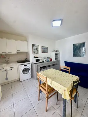 Cuisine ou kitchenette dans l'établissement Apartment 2 steps from Ile-Rousse Beach