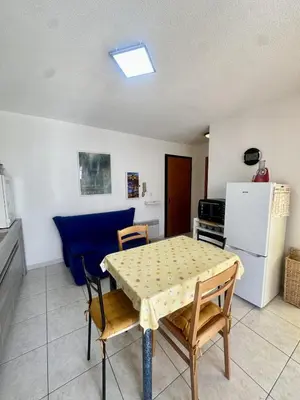 Cuisine ou kitchenette dans l'établissement Apartment 2 steps from Ile-Rousse Beach