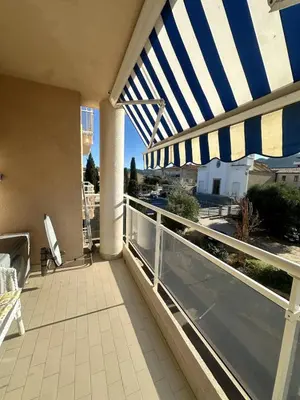 Balcon ou terrasse dans l'établissement Apartment 2 steps from Ile-Rousse Beach