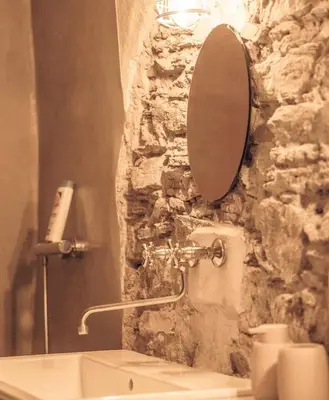 Salle de bains dans l'établissement Cap Hélios, vue mer à couper le souffle à Centuri