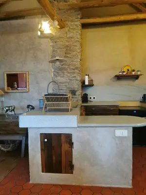 Cuisine ou kitchenette dans l'établissement Gite rustique de charme chez Santa é Pasquà