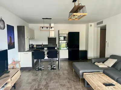 Cuisine ou kitchenette dans l'établissement Bastia T3