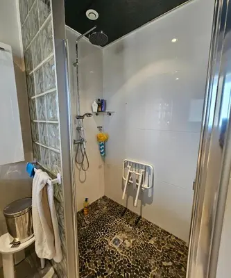 Salle de bains dans l'établissement Paradiso Apartment 4 people