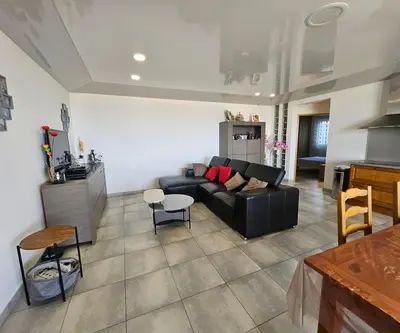 Cuisine ou kitchenette dans l'établissement Paradiso Apartment 4 people
