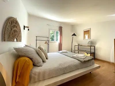 Un ou plusieurs lits dans un hébergement de l'établissement Charmant Duplex à la campagne