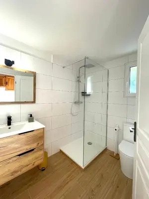 Salle de bains dans l'établissement Charmant Duplex à la campagne