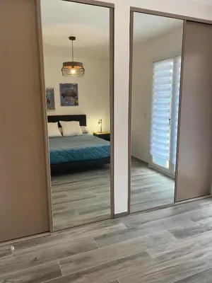 Un ou plusieurs lits dans un hébergement de l'établissement Calvi apartment 75 m2 city center
