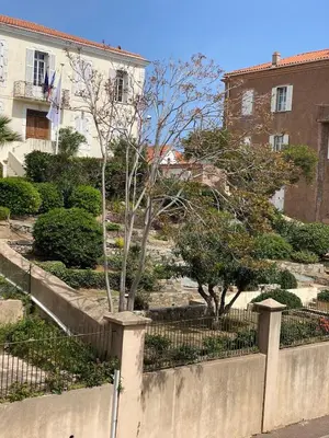 Jardin de l'établissement Calvi apartment 75 m2 city center