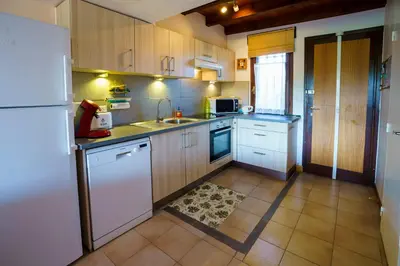Cuisine ou kitchenette dans l'établissement A nostra casetta corsa,Tania, en bord de mer
