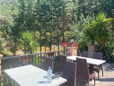 Jardin de l'établissement Petit cocon près des Calanques de Piana