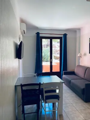 Coin salon dans l'établissement Petit cocon près des Calanques de Piana