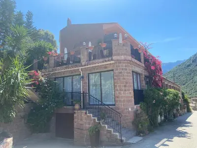Vue générale sur la montagne ou vue sur la montagne depuis l'appartement
