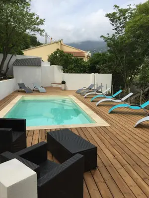 Piscine de l'établissement Camping les Orangers ou située à proximité