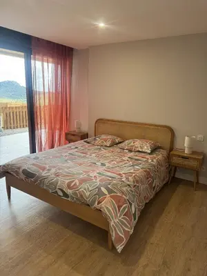 Un ou plusieurs lits dans un hébergement de l'établissement Appartement vue mer et montagne