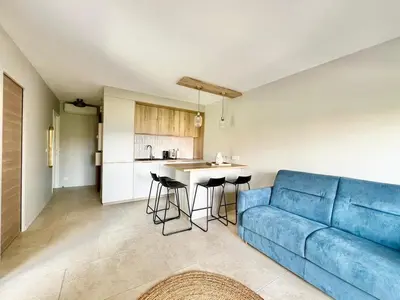 Cuisine ou kitchenette dans l'établissement Appartement proche de la mer au coeur de la Marine