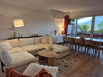 Coin salon dans l'établissement Mer et Montagne Appartement Prestigieux 7 couchages et salle de sport