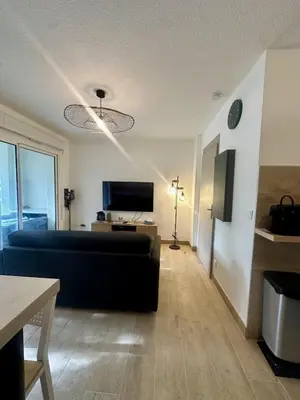 Télévision ou salle de divertissement dans l'établissement Appartement en rez de jardin-Proche du centre