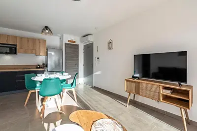 Télévision ou salle de divertissement dans l'établissement Casa Fangu - Balcon avec Vue Port et Montagnes