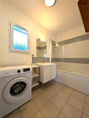 Salle de bains dans l'établissement T3 - accès direct plage dans résidence avec piscine