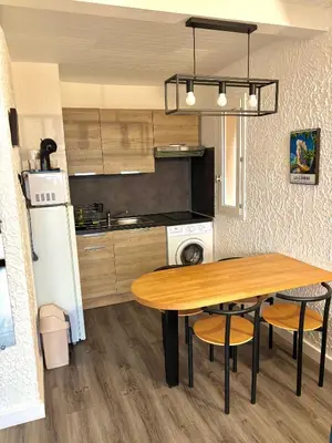 Cuisine ou kitchenette dans l'établissement Sant Ambroggio, Appartement Vue Mer, Plage Port à Pied, Balagne, 4 Pers