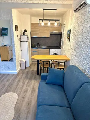 Cuisine ou kitchenette dans l'établissement Sant Ambroggio, Appartement Vue Mer, Plage Port à Pied, Balagne, 4 Pers