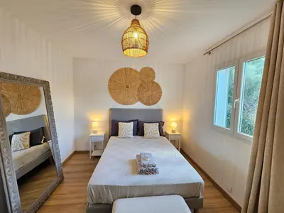 Un ou plusieurs lits dans un hébergement de l'établissement Belle villa avec piscine vue mer- Cap Corse Sisco