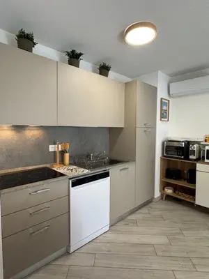 Cuisine ou kitchenette dans l'établissement Santa-Casa-Maria, Plage & coeur de Calvi