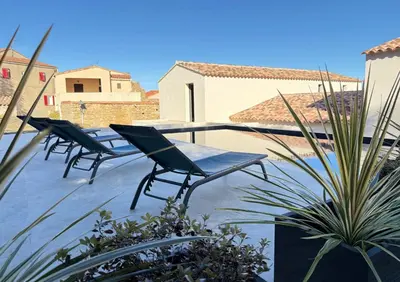 Piscine de l'établissement Villa familiale avec piscine,15 min des plages ou située à proximité