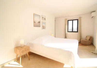 Un ou plusieurs lits dans un hébergement de l'établissement Villa familiale avec piscine,15 min des plages