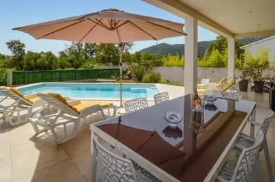 Piscine de l'établissement Villa Piscine Mer 7 min Vue Montagne Clim ou située à proximité