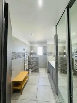 Salle de bains dans l'établissement Villa Pietralba - Piscine privée & vue montagne - Proche Calvi