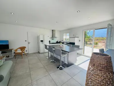 Cuisine ou kitchenette dans l'établissement Villa Pietralba - Piscine privée & vue montagne - Proche Calvi