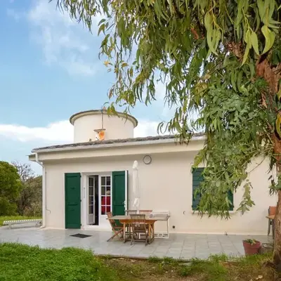 Belle Maison Au Bord De La Mer