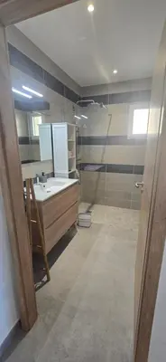 Salle de bains dans l'établissement Appartement neuf 4 personnes RDC villa