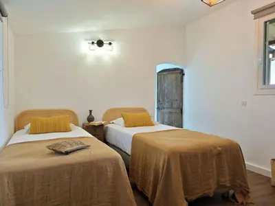 Un ou plusieurs lits dans un hébergement de l'établissement Holiday Home Domaine Punta della Guardia Maison A Figa mit Blick auf das Meer by Interhome