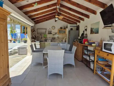 Cuisine ou kitchenette dans l'établissement Holiday Home Villa Miramonte by Interhome
