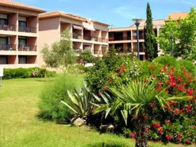 Jardin de l'établissement Apartment Blaue Flucht Korsika by Interhome