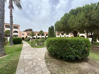 Jardin de l'établissement Appartement avec piscines et plage à pied