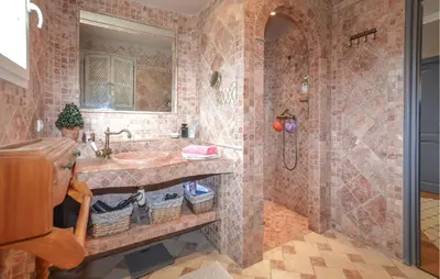Salle de bains dans l'établissement Beautiful Home In Saint Florent