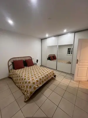 Un ou plusieurs lits dans un hébergement de l'établissement Appartement a deux pas du Centre ville d île rousse