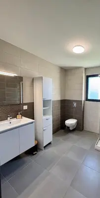Salle de bains dans l'établissement L'Immortelle - T3 avec balcon vue mer & montagne