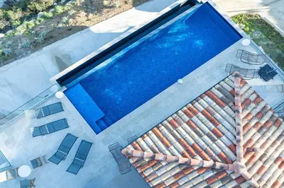 Piscine de l'établissement Villa Evasione - Climatisée piscine vue mer ou située à proximité