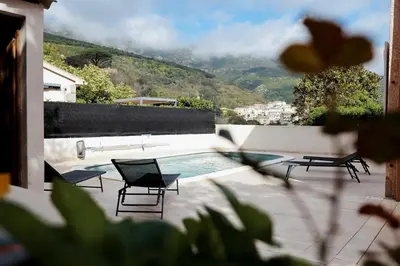 Vue générale sur la montagne ou vue sur la montagne depuis l'appartement