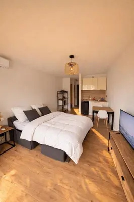 Un ou plusieurs lits dans un hébergement de l'établissement Cozy studio in Calvi Beach 2 min walk parking