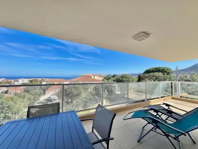 Balcon ou terrasse dans l'établissement Bel appartement avec vue mer- 2 adultes 1 bébé