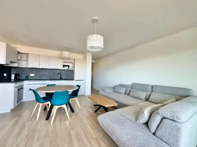Cuisine ou kitchenette dans l'établissement Bel appartement avec vue mer- 2 adultes 1 bébé