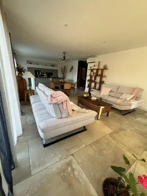Coin salon dans l'établissement Maison de charme entre mer et nature 4pers