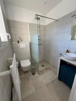 Salle de bains dans l'établissement Maison de charme entre mer et nature 4pers