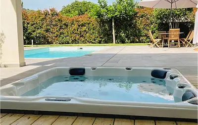 Piscine de l'établissement 4 Bedroom Beautiful Home In Saint Florent ou située à proximité