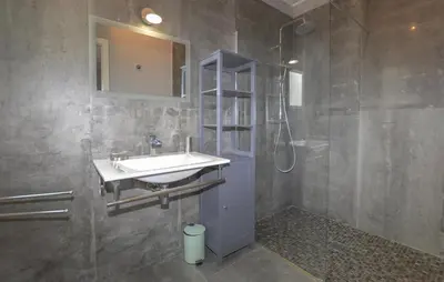 Salle de bains dans l'établissement 4 Bedroom Beautiful Home In Saint Florent